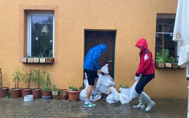 Hladina Smědé rychle stoupá. Starosta Hejnic vyhlásil všeobecnou výstrahu, ve hře je evakuace obyvatel