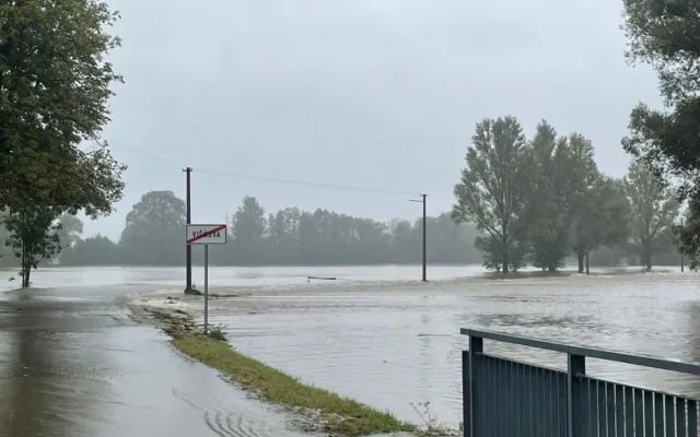 Déšť ustává. V Hejnicích se evakuace odkládá, Smědá ve Frýdlantě je těsně před vylitím