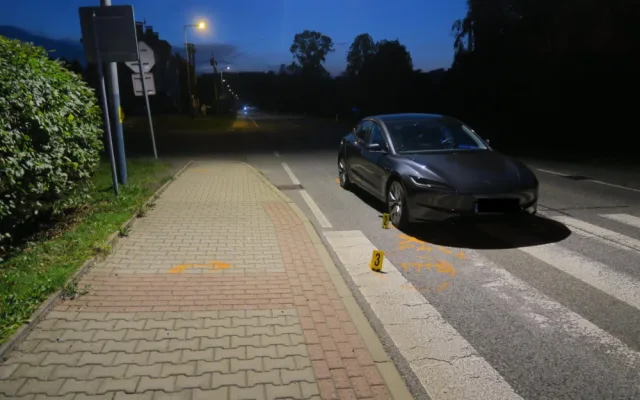 Nehoda na přechodu ve Smržovce. Řidič srazil nezletilou dívku