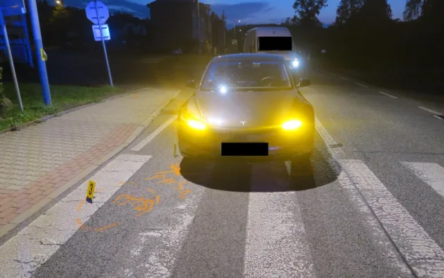 Nehoda na přechodu ve Smržovce. Řidič srazil nezletilou dívku
