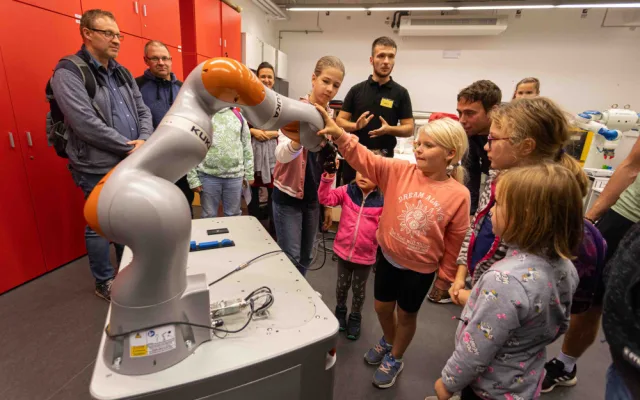 Noc vědců nabídne v Liberci na Technické univerzitě 50 stanovišť, poprvé se zapojí i sportovní hala v Harcově