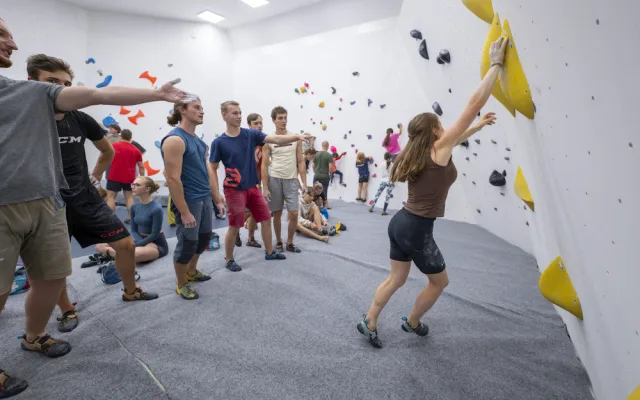Boulderistka Jana Švecová otevřela novou lezeckou halu v Liberci