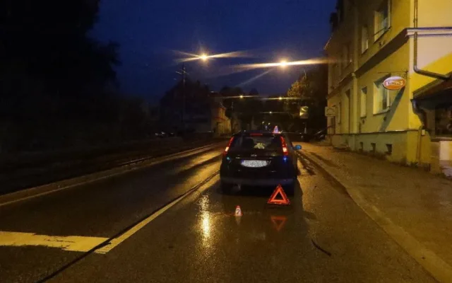 Řidička ve Vratislavicích srazila chodkyni. Hledají se svědci