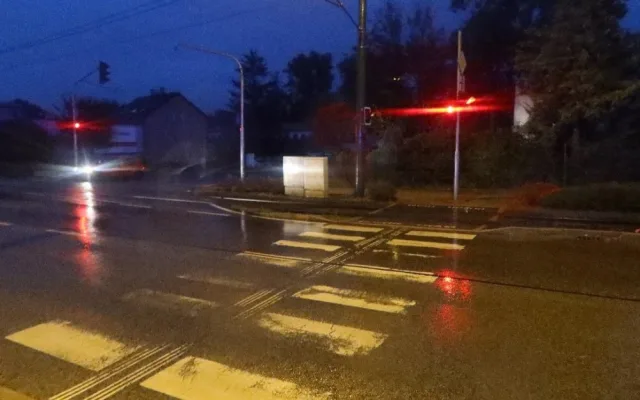 Řidička ve Vratislavicích srazila chodkyni. Hledají se svědci