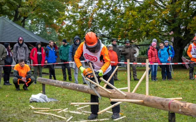 Frýdlantský park bude ve středu a ve čtvrtek hostit soutěž středoškolských týmů Jizerský dřevorubec