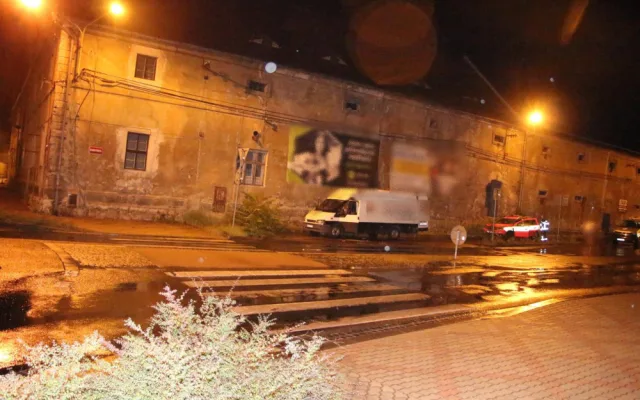 U českolipské nemocnice hořela už druhá dodávka, policie šetří, zda jde o dílo stejného žháře