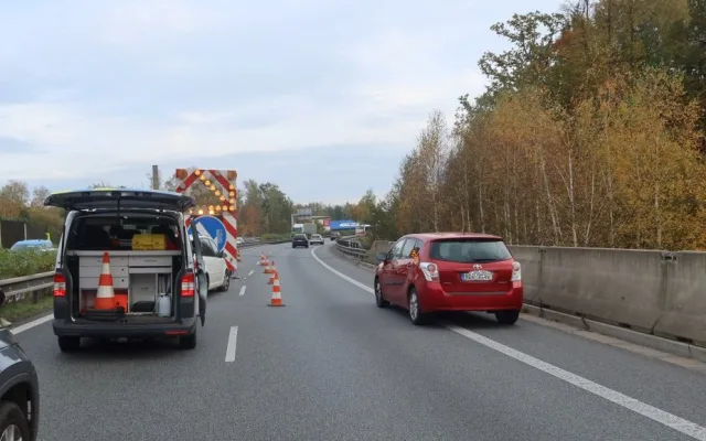 Řidička si na Liberecku nevšimla dopravního značení a způsobila škodu téměř půl milionu korun