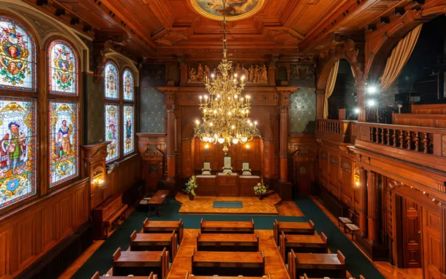 Liberec zve ve svátek na Den otevřených dveří radnice a paláce Liebieg, Jablonec na oslavy 130 let Sokola