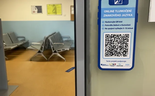 Českolipská nemocnice usnadní komunikaci neslyšících pacientů se zdravotníky. Nabízí jim online videohovor s tlumočníkem