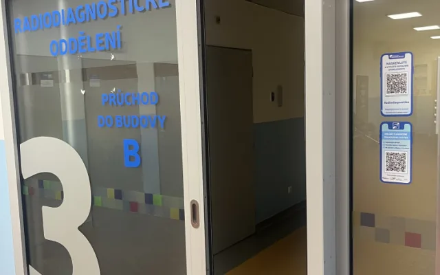 Českolipská nemocnice usnadní komunikaci neslyšících pacientů se zdravotníky. Nabízí jim online videohovor s tlumočníkem