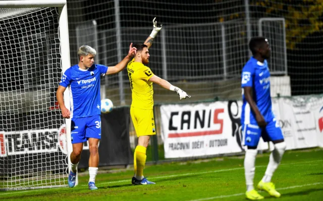 Slovan nedokázal najít recept na srdnatě bojující Hlučín a po prohře 1:0 na jeho trávníku vypadl z MOL Cupu