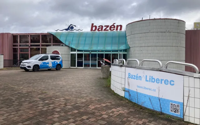 Začíná rekonstrukce plaveckého bazénu v Liberci, hotova má být v ideálním případě za dva roky