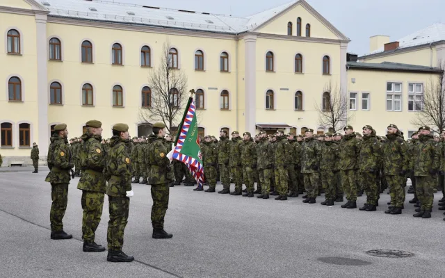 V Den válečných veteránů hejtman vyznamenal zachránce života, vzorné vojáky i hasiče