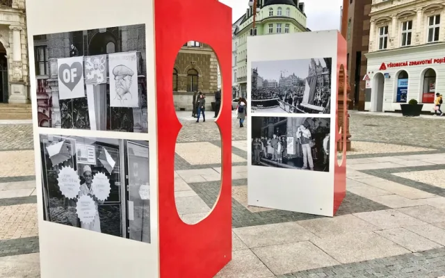 LISTOPAD 1989: Třicet pět let od sametové revoluce. V Liberci začala o den později