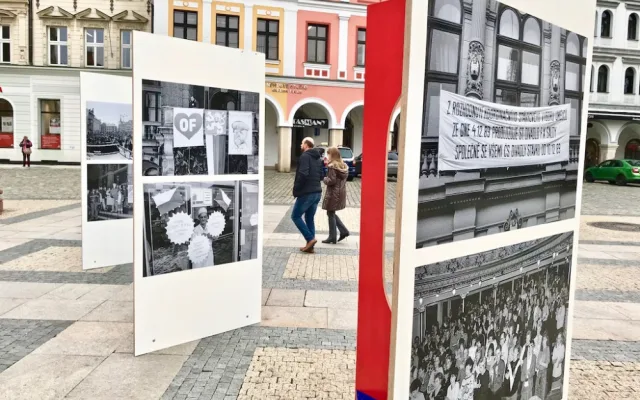 LISTOPAD 1989: Třicet pět let od sametové revoluce. V Liberci začala o den později