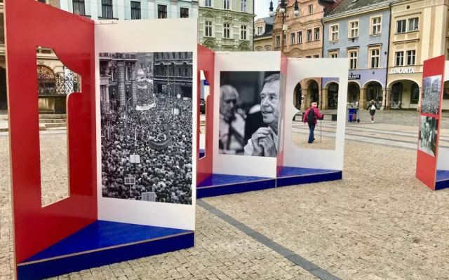 LISTOPAD 1989: Třicet pět let od sametové revoluce. V Liberci začala o den později