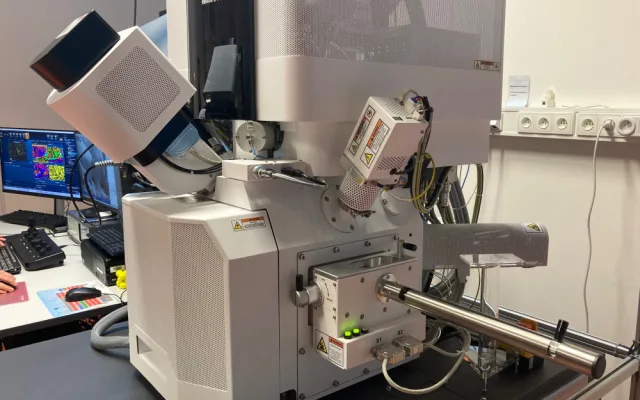 Liberecká univerzita má elitu mezi mikroskopy. Přístroj za 145 milionů se dostane i pod povrch a nabízí 3D pohled na vzorek