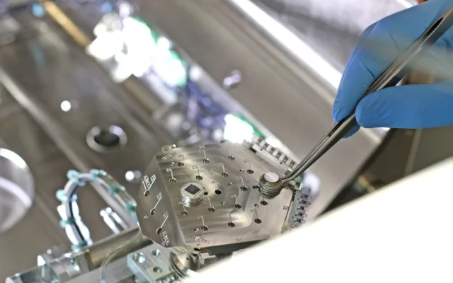 Liberecká univerzita má elitu mezi mikroskopy. Přístroj za 145 milionů se dostane i pod povrch a nabízí 3D pohled na vzorek