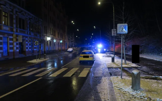 Audi srazilo ve středu na přechodu v Jablonci chodce. Policie hledá svědky nehody či kamerové záznamy