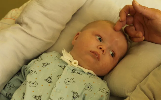 Vdechl plodovou vodu a prodělal tracheostomii. Půlroční Jiříček teď potřebuje speciální péči ve vzdálené nemocnici