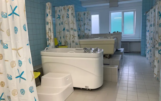 Oddělení rehabilitace září v liberecké nemocnici novotou, otevřela i nový nerezový bazén s relaxační zónou