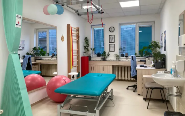 Oddělení rehabilitace září v liberecké nemocnici novotou, otevřela i nový nerezový bazén s relaxační zónou