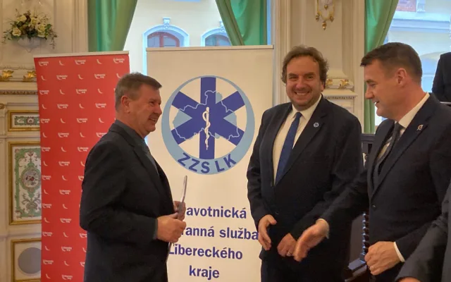 Záchranka slavnostně ocenila své zaměstnance. Ovace vstoje si vysloužil za celoživotní práci lékař Ján Soták
