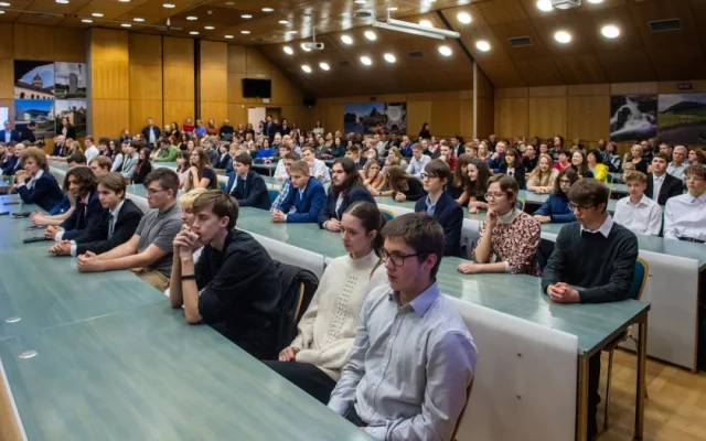 Kraj ocenil devadesát žáků za výbornou reprezentaci v oblasti vzdělávání
