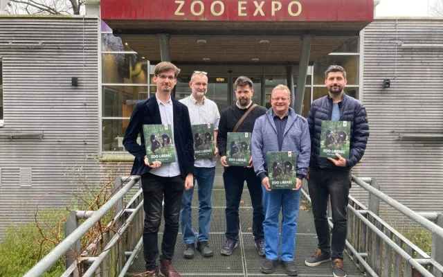 Liberecká zoo vydává obsáhlou knihu o své historii. Badatelé našli tolik dokumentů, že bude mít příští rok pokračování