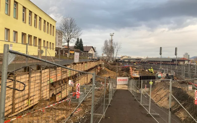 Přestavba propustku na podchod v Liberci má zpoždění, na zimu bude ale průchozí