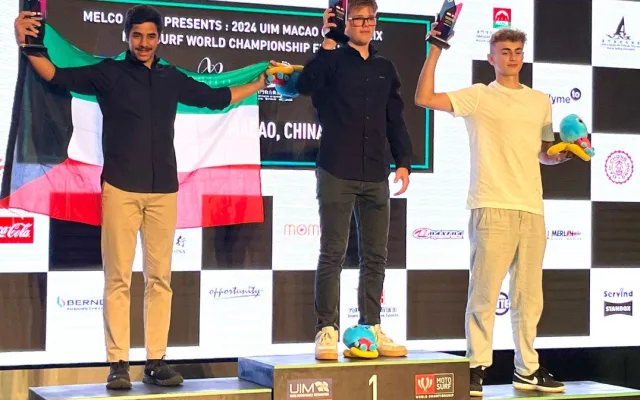 Úspěch Adama Ficka. Student z Liberce získal v celkovém pořadí světovém poháru v motosurfingu bronz