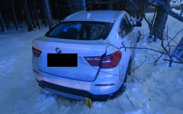 S kradeným autem a pod vlivem drog ujížděl policistům. Jízdu nezvládl a havaroval