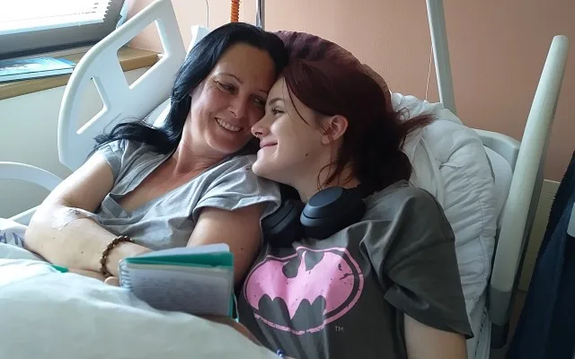 Věnovala se nemocným seniorům, teď sama potřebuje pomoc. Eva bojuje s agresivním nádorem na mozku