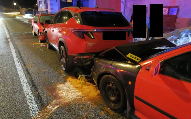Řidič v Desné se 3,81 promile alkoholu se ve svém jízdním pruhu neudržel, způsobil nehodu tří aut