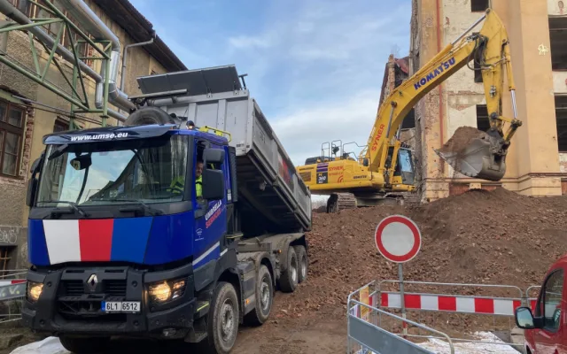 Demolice poslední budovy Textilany začne v pátek. Kvůli přilehlé zástavbě změnil statik místo zahájení bourání