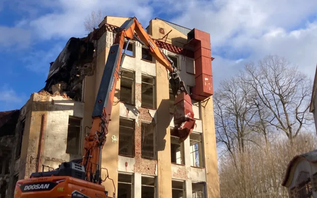Demolice posledního objektu Textilany začala. Skončit má do deseti dnů