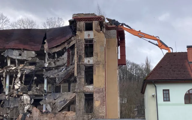 Demolice posledního objektu Textilany začala. Skončit má do deseti dnů