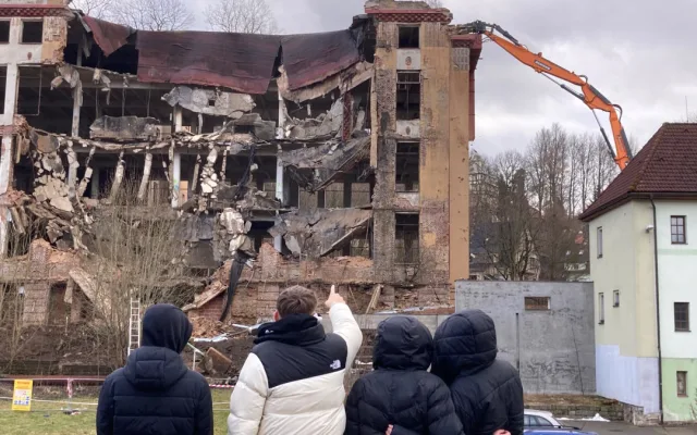 Demolice posledního objektu Textilany začala. Skončit má do deseti dnů