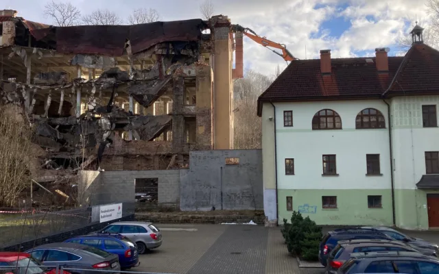 Demolice posledního objektu Textilany začala. Skončit má do deseti dnů