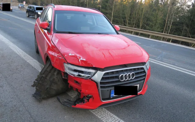 Čelní srážka u Rádla. Řidička dostala smyk na namrzlé silnici