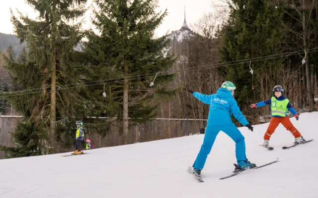 Při lyžování je potřeba pochopit, co se přitom v těle odehrává, říká Michal Novák, šéfinstruktor Ještěd Ski School