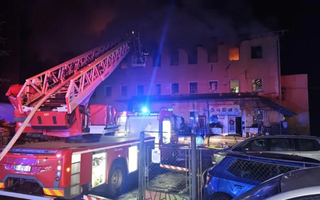 Noční požár v Kateřinkách. Hořelo v objektu, kde sídlí dětské centrum