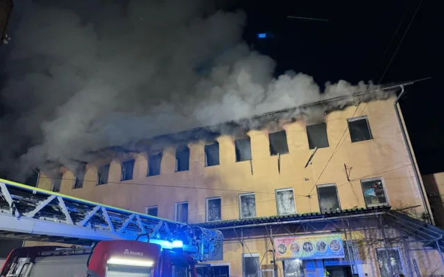 Noční požár v Kateřinkách. Hořelo v objektu, kde sídlí dětské centrum