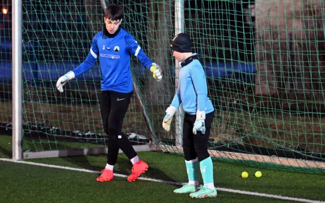 Šance pro fotbalové gólmany z menších klubů. Na brankářskou akademii Slovanu jich chodí desítky