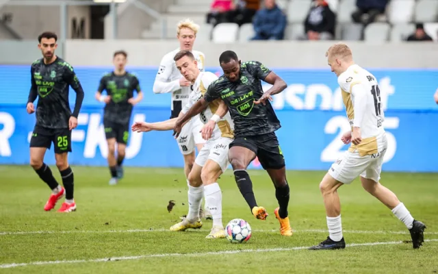 Jablonec uhrál na hřišti Hradce Králové remízu 1:1, přestože domácí posledních 15 minut dohrávali v deseti