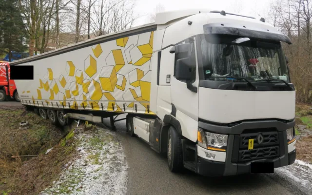 Řidič kamionu, který v sobotu ráno havaroval na Rádle, nadýchal 1,34 promile