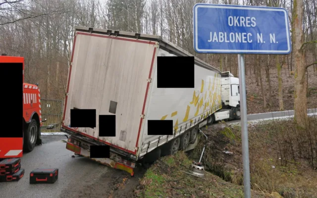 Řidič kamionu, který v sobotu ráno havaroval na Rádle, nadýchal 1,34 promile