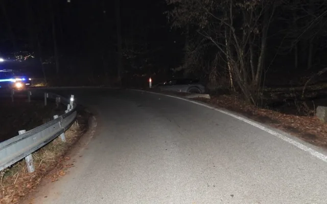 Opilý řidič na Frýdlantsku nevybral zatáčku a havaroval. Nadýchal přes dvě promile