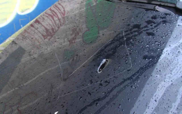 V České Lípě se Vandal vyřádil na zaparkovaném BMW