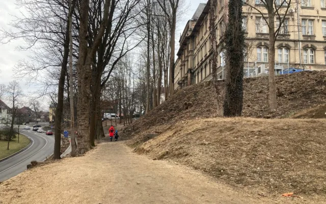 Pak pod Klášterem se v příštím roce promění. Cesta z Klášterní ulice k přehradě bude nově bezbariérová